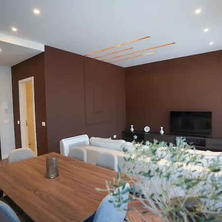 Ak Apartment *